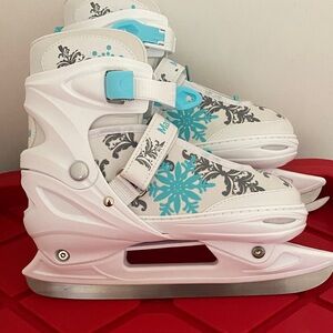 Kids Snow Boots with Blue and Gray Snowflake Design NWOT